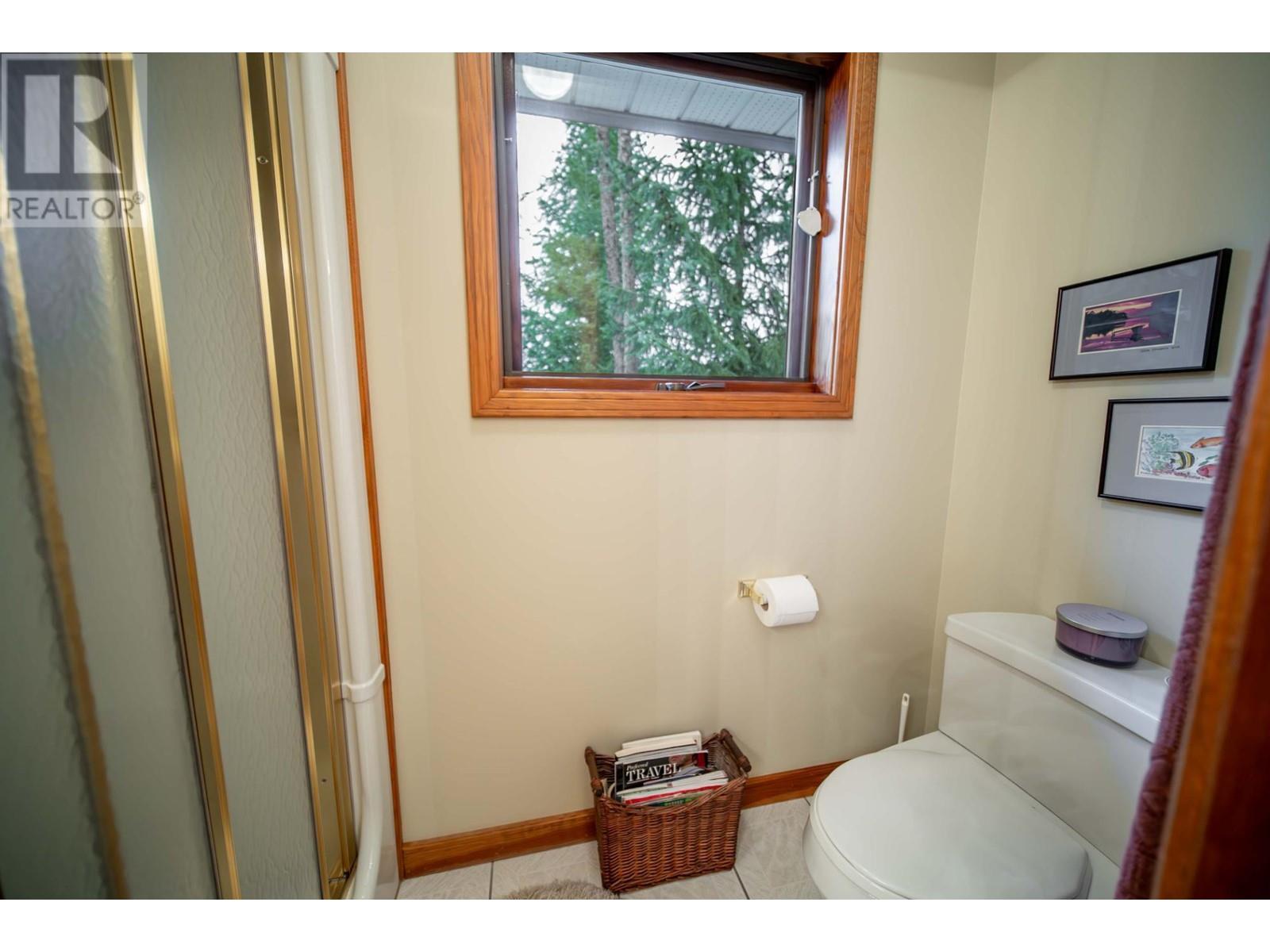 3023 Westside Road, Moyie, British Columbia  V0B 2A0 - Photo 34 - 10327692