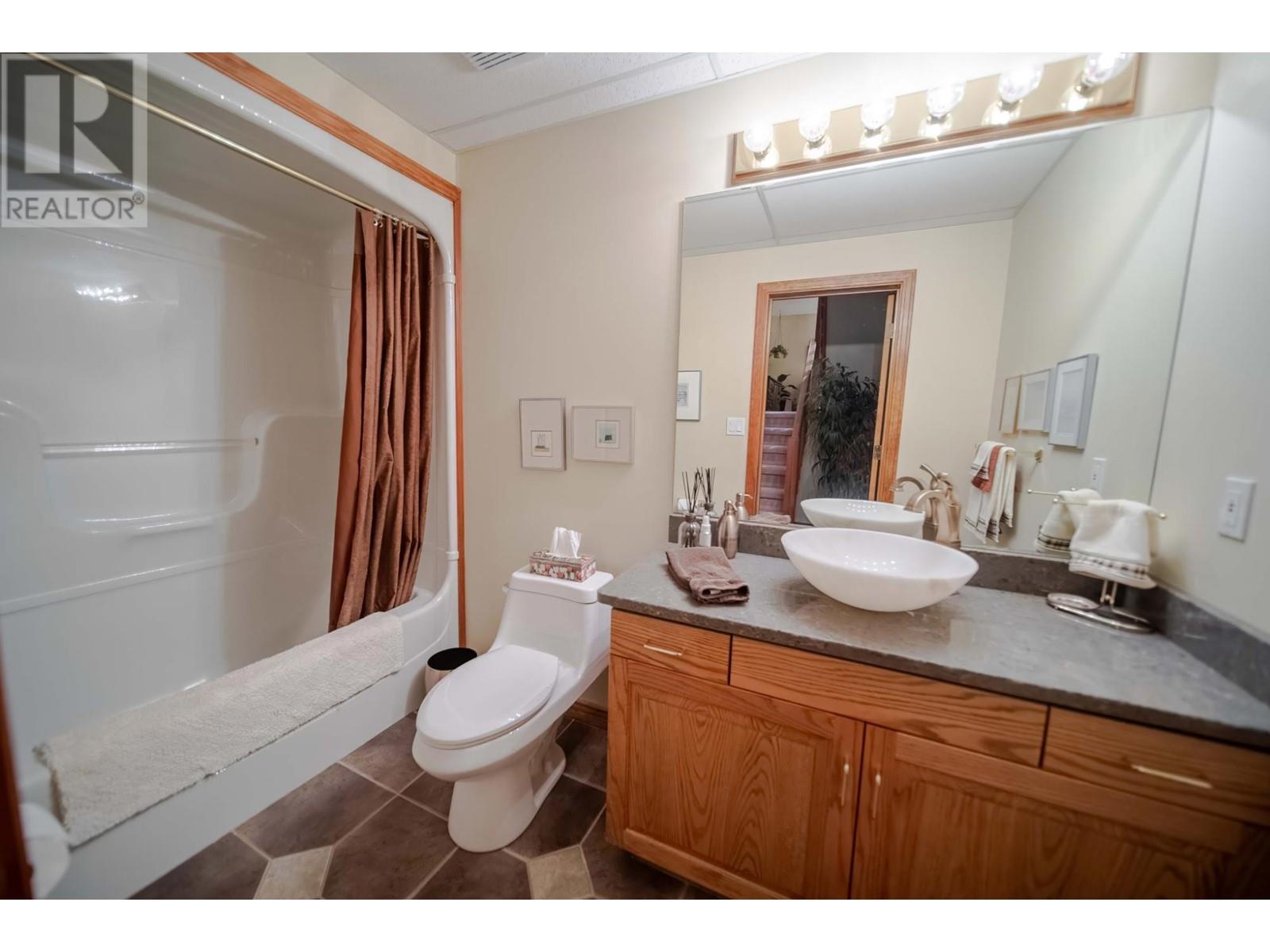 3023 Westside Road, Moyie, British Columbia  V0B 2A0 - Photo 46 - 10327692