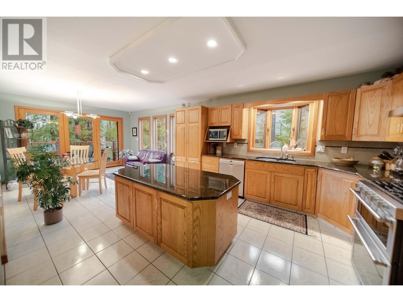 3023 Westside Road, Moyie, British Columbia  V0B 2A0 - Photo 17 - 10327692