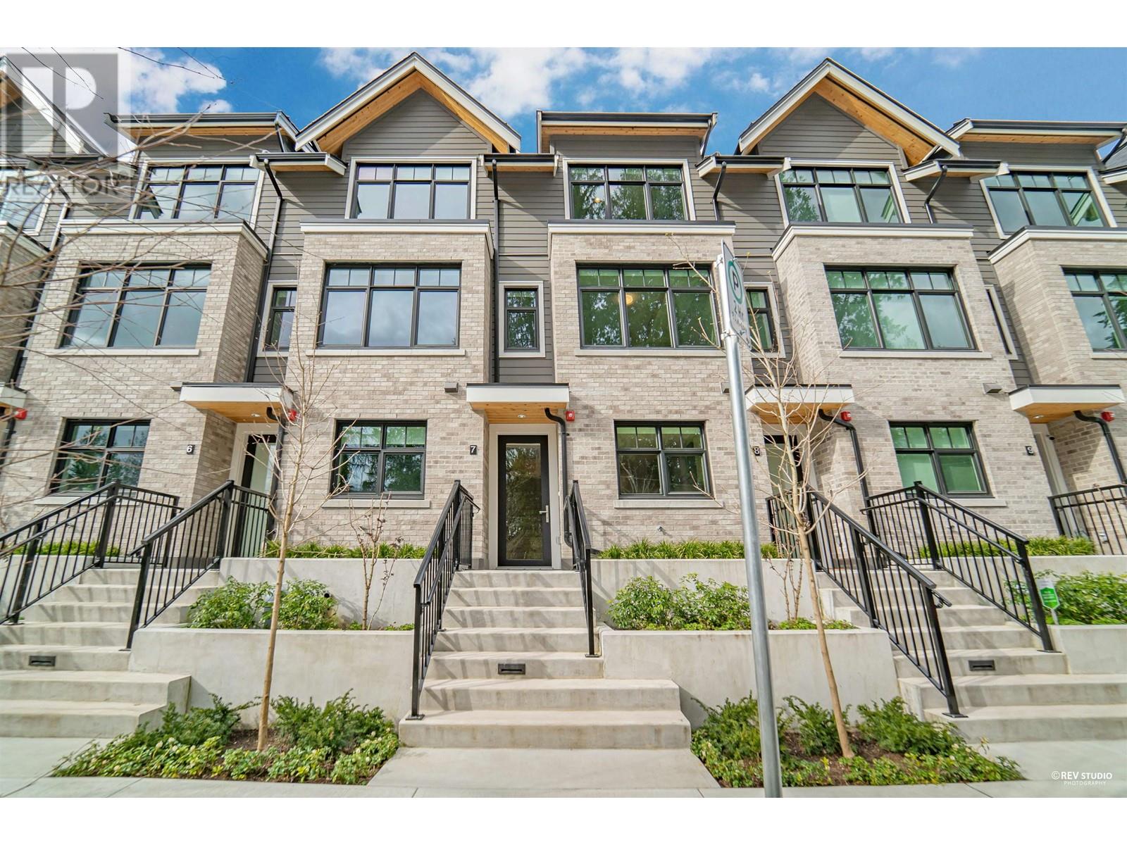 7 1960 GLENAIRE DRIVE, Vancouver