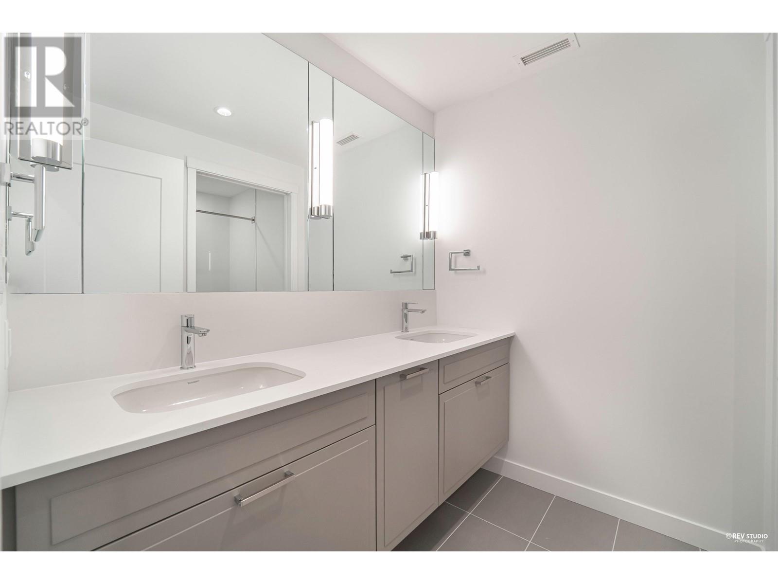 Listing Picture 18 of 30 : 7 1960 GLENAIRE DRIVE, Vancouver / 溫哥華 - 魯藝地產 Yvonne Lu Group - MLS Medallion Club Member