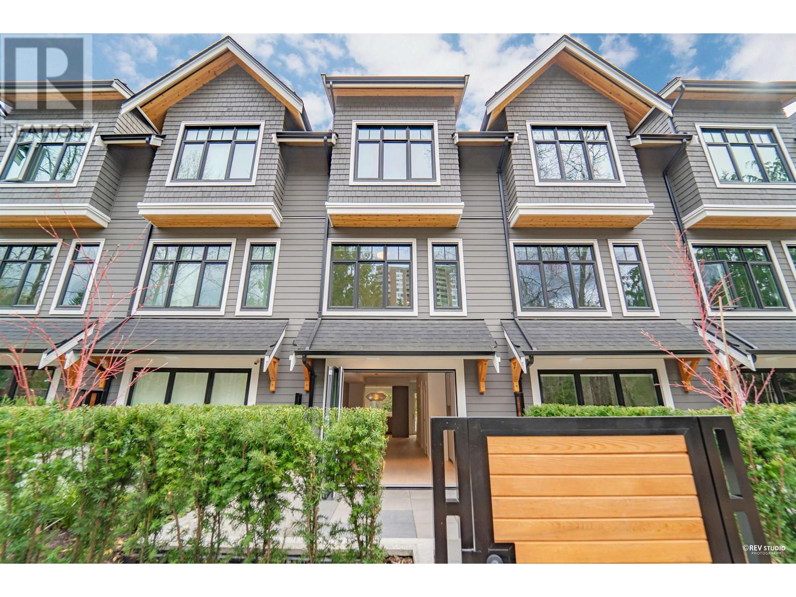 Listing Picture 3 of 30 : 7 1960 GLENAIRE DRIVE, Vancouver / 溫哥華 - 魯藝地產 Yvonne Lu Group - MLS Medallion Club Member