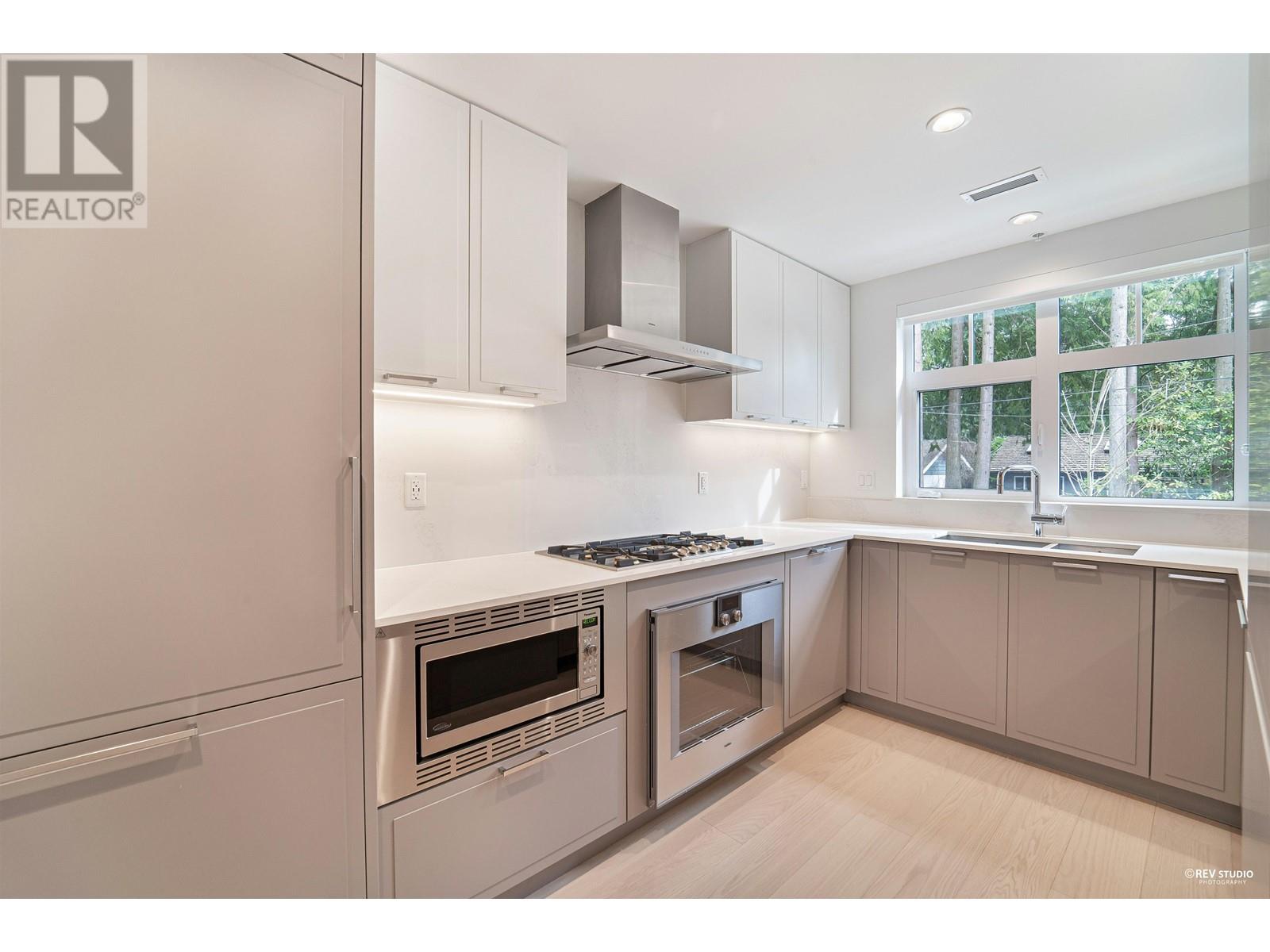 Listing Picture 4 of 30 : 7 1960 GLENAIRE DRIVE, Vancouver / 溫哥華 - 魯藝地產 Yvonne Lu Group - MLS Medallion Club Member