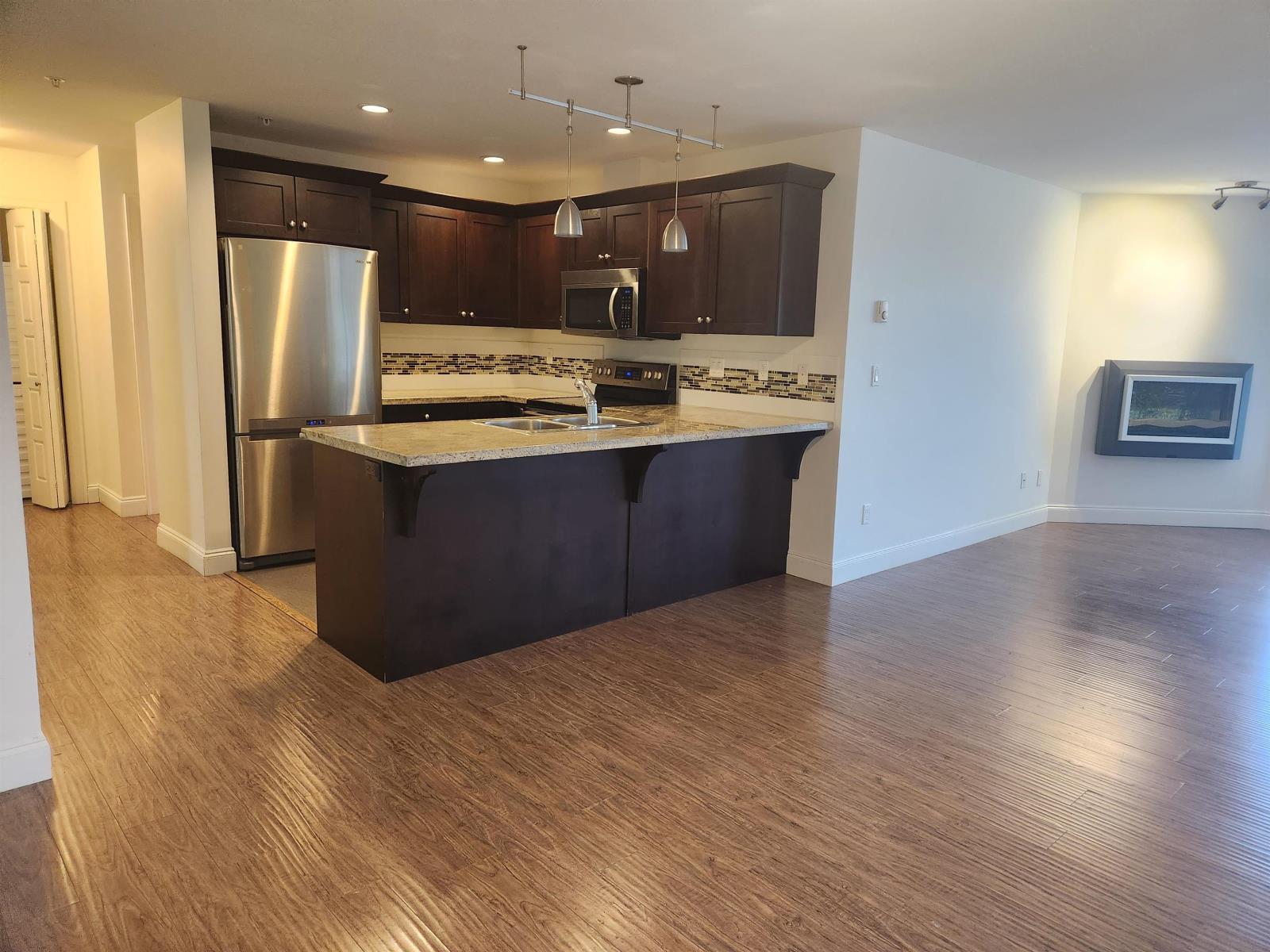 Property at 304 45640 ALMA AVENUE image 3