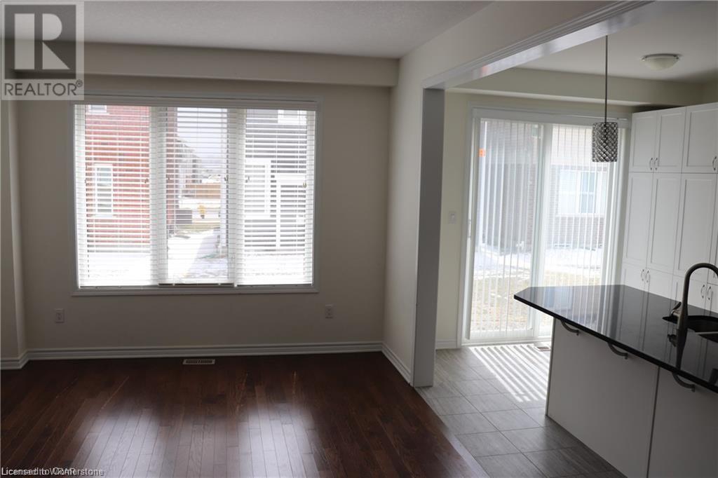 383 Grovehill Crescent, Kitchener, Ontario  N2R 0K9 - Photo 5 - 40677041