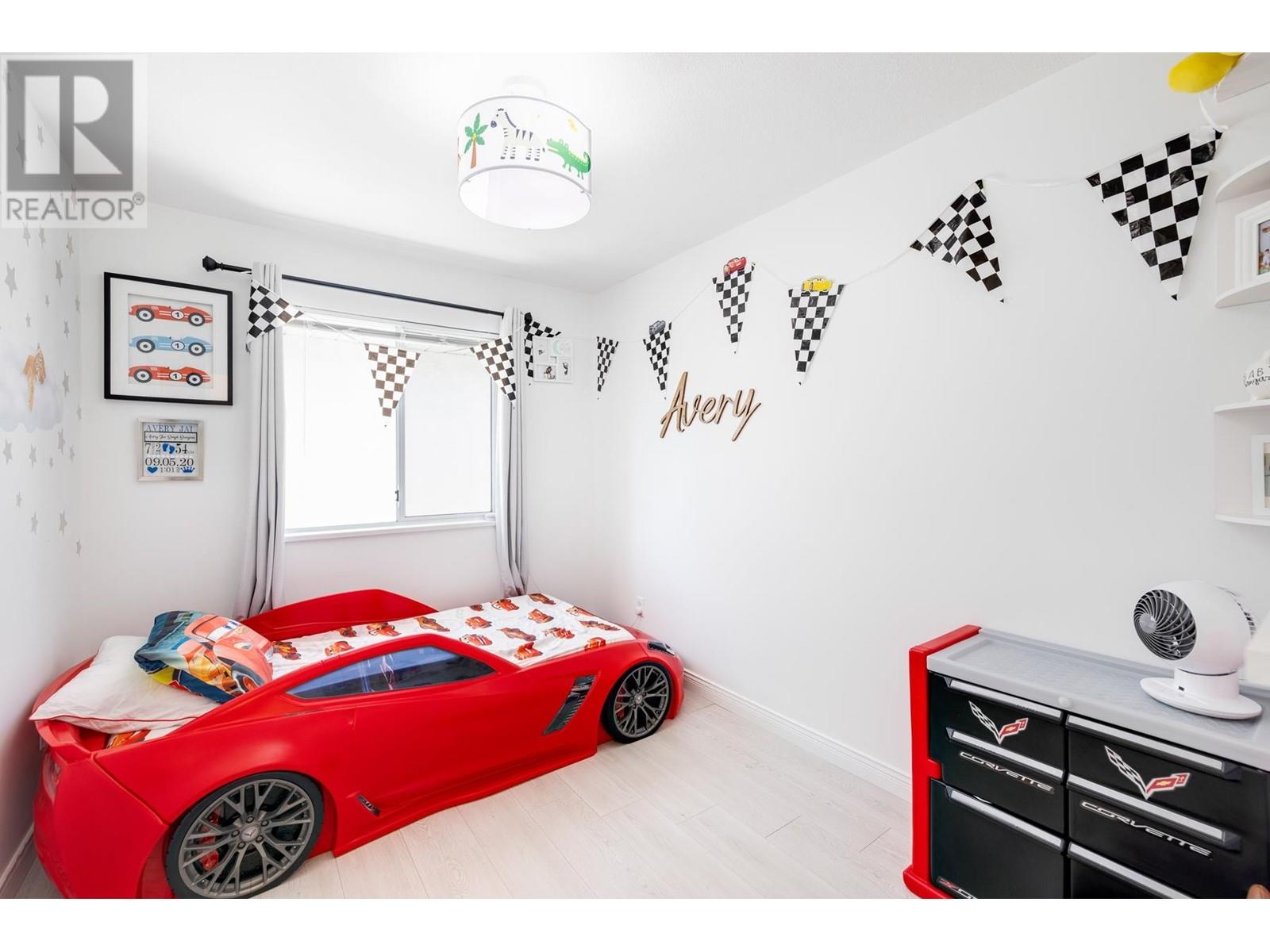 Listing Picture 11 of 23 : 22111 GARRATT DRIVE, Richmond / 烈治文 - 魯藝地產 Yvonne Lu Group - MLS Medallion Club Member