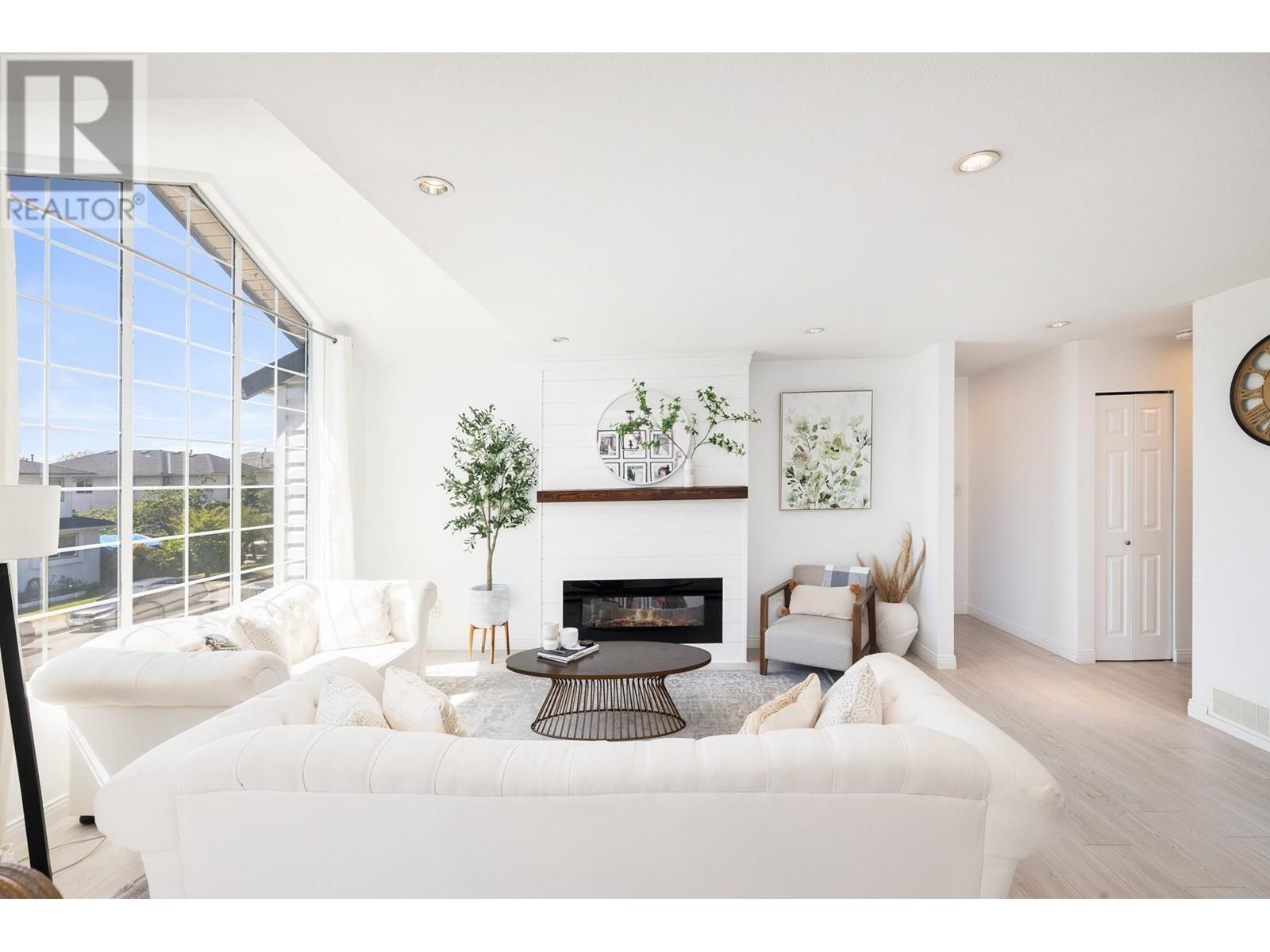 Listing Picture 5 of 23 : 22111 GARRATT DRIVE, Richmond / 烈治文 - 魯藝地產 Yvonne Lu Group - MLS Medallion Club Member
