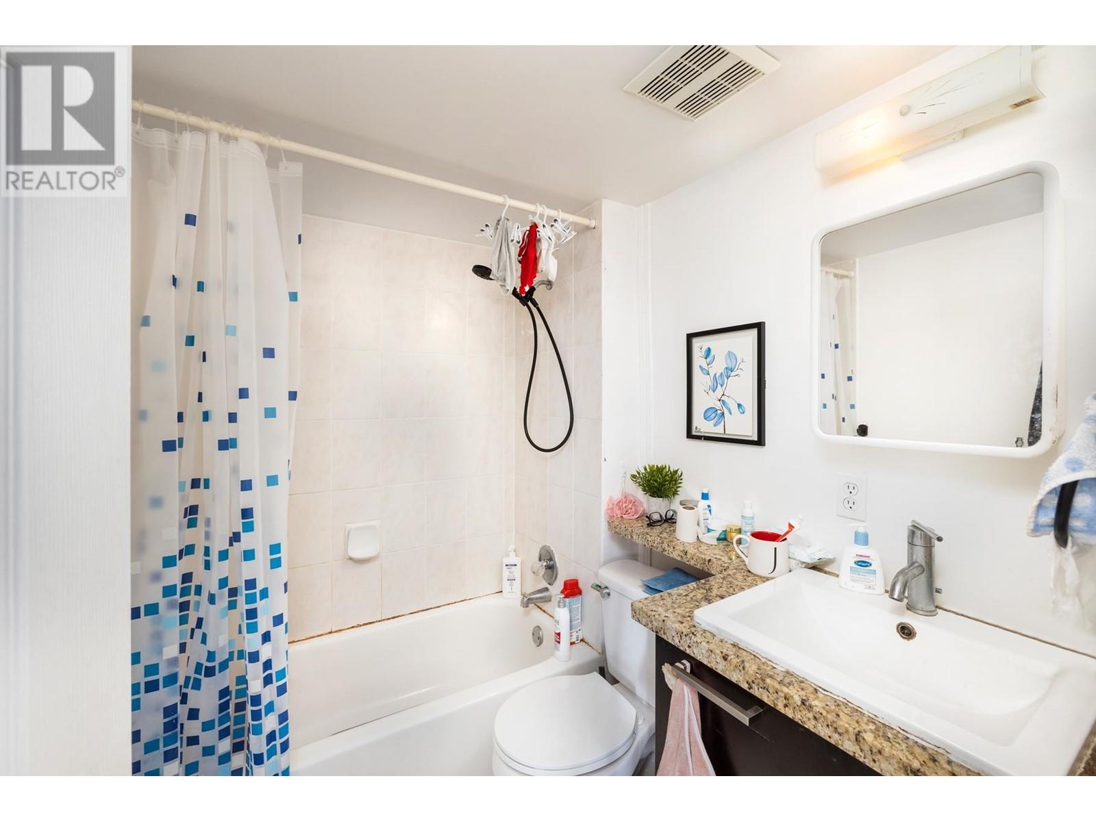Listing Picture 17 of 23 : 22111 GARRATT DRIVE, Richmond / 烈治文 - 魯藝地產 Yvonne Lu Group - MLS Medallion Club Member