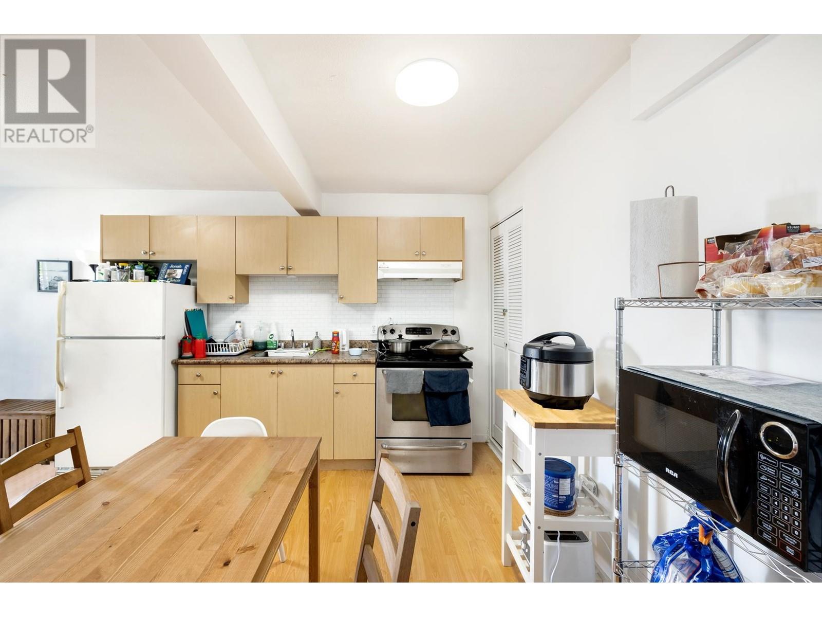 Listing Picture 15 of 23 : 22111 GARRATT DRIVE, Richmond / 烈治文 - 魯藝地產 Yvonne Lu Group - MLS Medallion Club Member