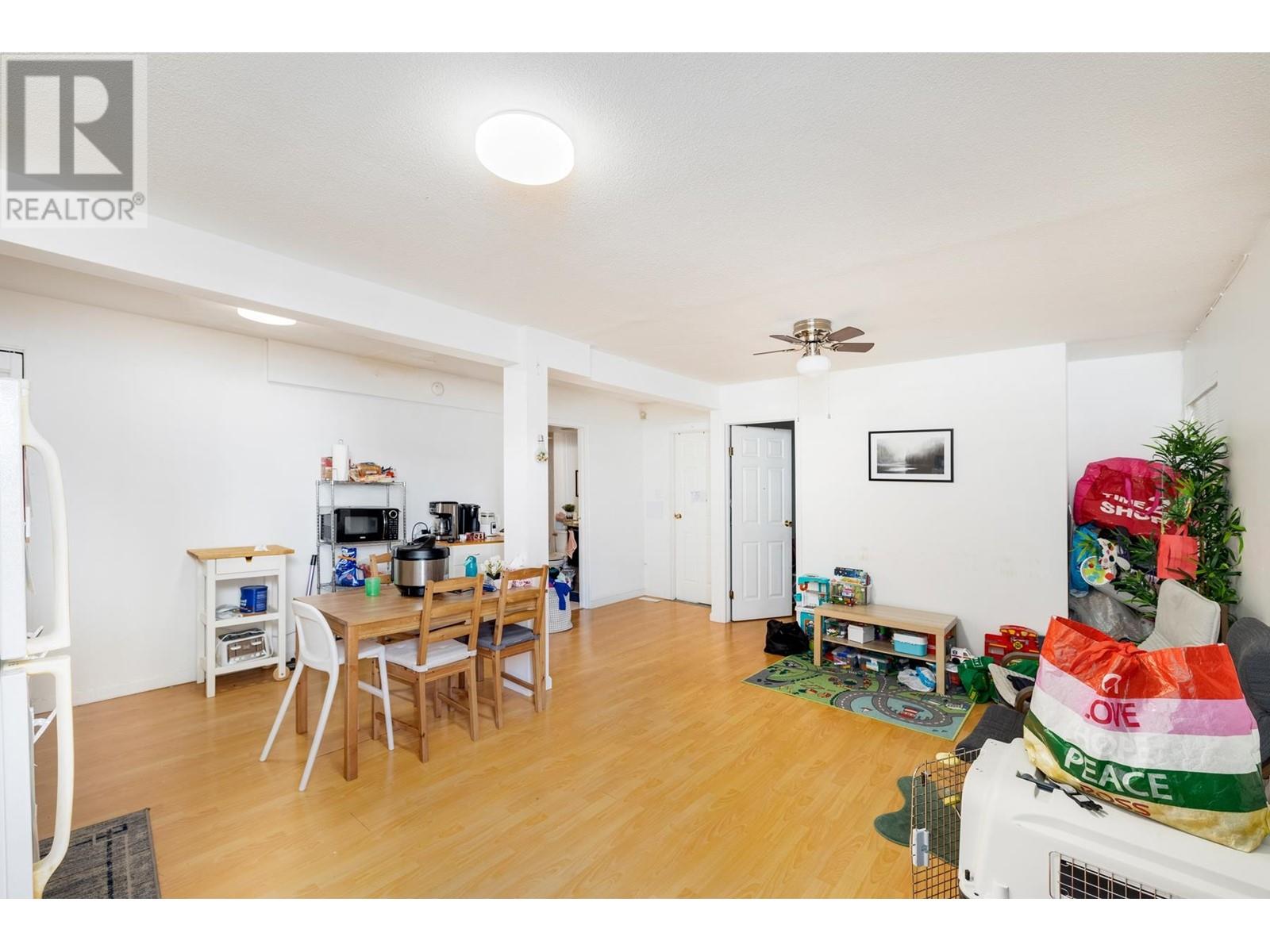 Listing Picture 16 of 23 : 22111 GARRATT DRIVE, Richmond / 烈治文 - 魯藝地產 Yvonne Lu Group - MLS Medallion Club Member