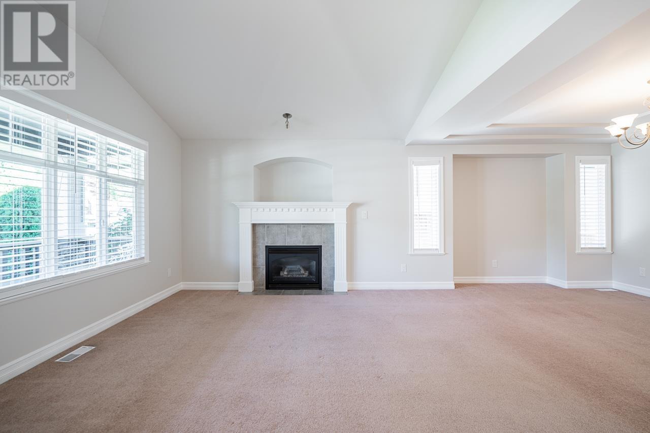 Property at 22758 HOLYROOD AVENUE image 4