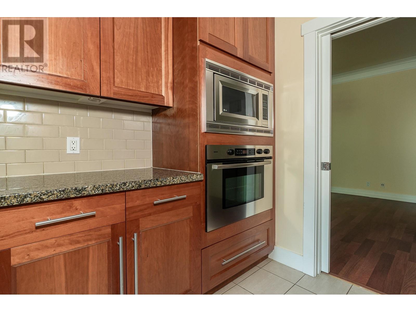 Listing Picture 12 of 33 : 106 4759 VALLEY DRIVE, Vancouver / 溫哥華 - 魯藝地產 Yvonne Lu Group - MLS Medallion Club Member