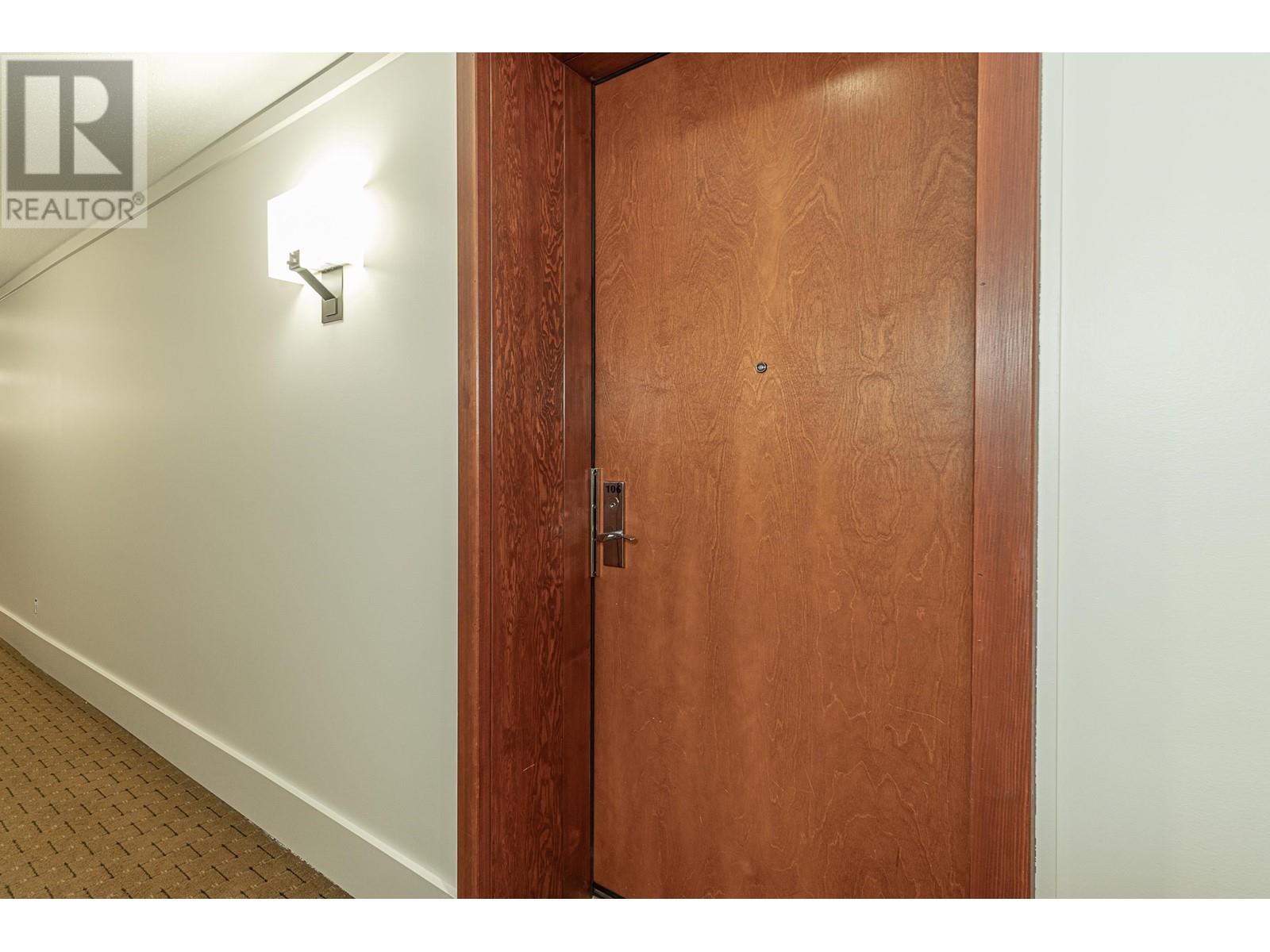 Listing Picture 3 of 33 : 106 4759 VALLEY DRIVE, Vancouver / 溫哥華 - 魯藝地產 Yvonne Lu Group - MLS Medallion Club Member