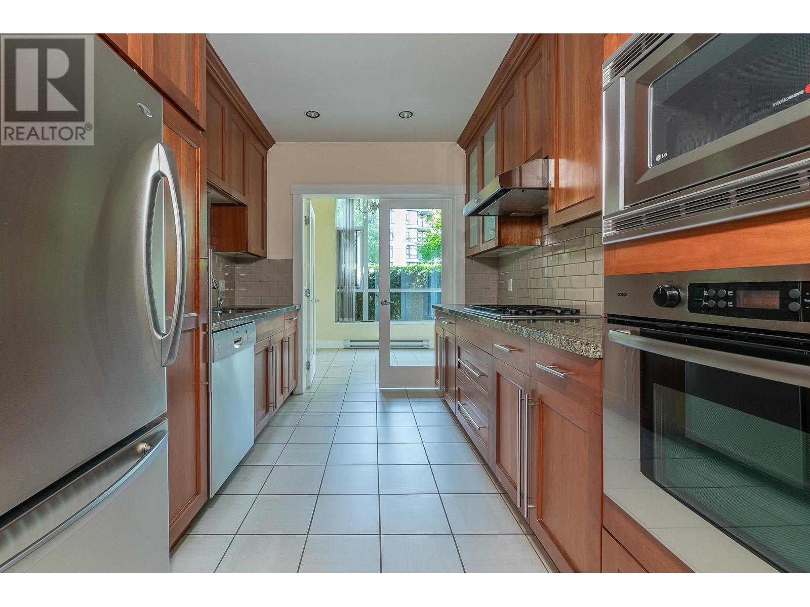 Listing Picture 10 of 33 : 106 4759 VALLEY DRIVE, Vancouver / 溫哥華 - 魯藝地產 Yvonne Lu Group - MLS Medallion Club Member