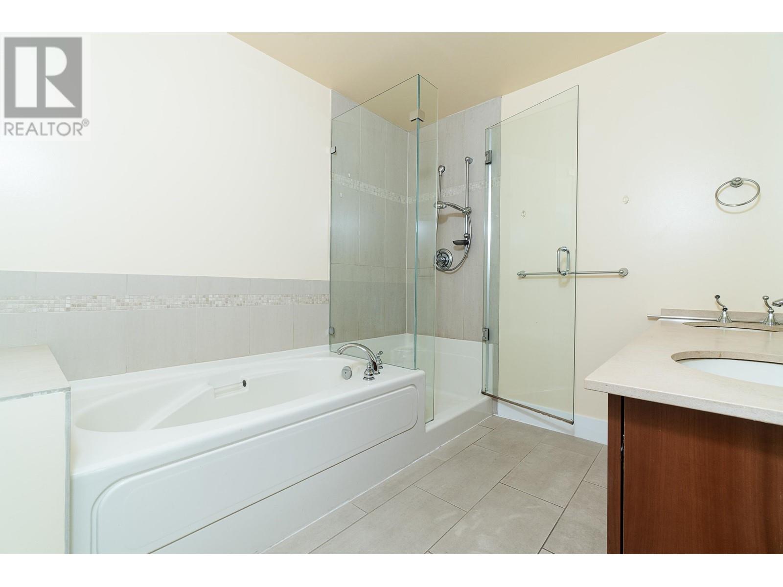 Listing Picture 21 of 33 : 106 4759 VALLEY DRIVE, Vancouver / 溫哥華 - 魯藝地產 Yvonne Lu Group - MLS Medallion Club Member