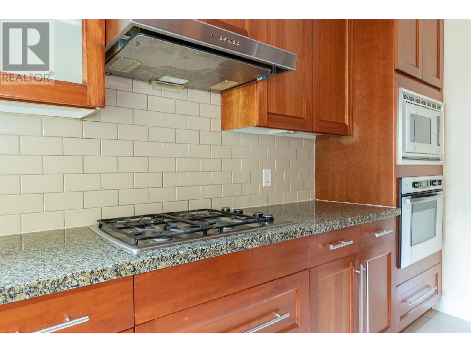 Listing Picture 11 of 33 : 106 4759 VALLEY DRIVE, Vancouver / 溫哥華 - 魯藝地產 Yvonne Lu Group - MLS Medallion Club Member