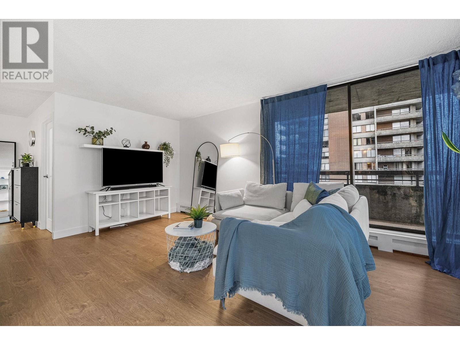 Listing Picture 3 of 35 : 603 3737 BARTLETT COURT, Burnaby / 本拿比 - 魯藝地產 Yvonne Lu Group - MLS Medallion Club Member