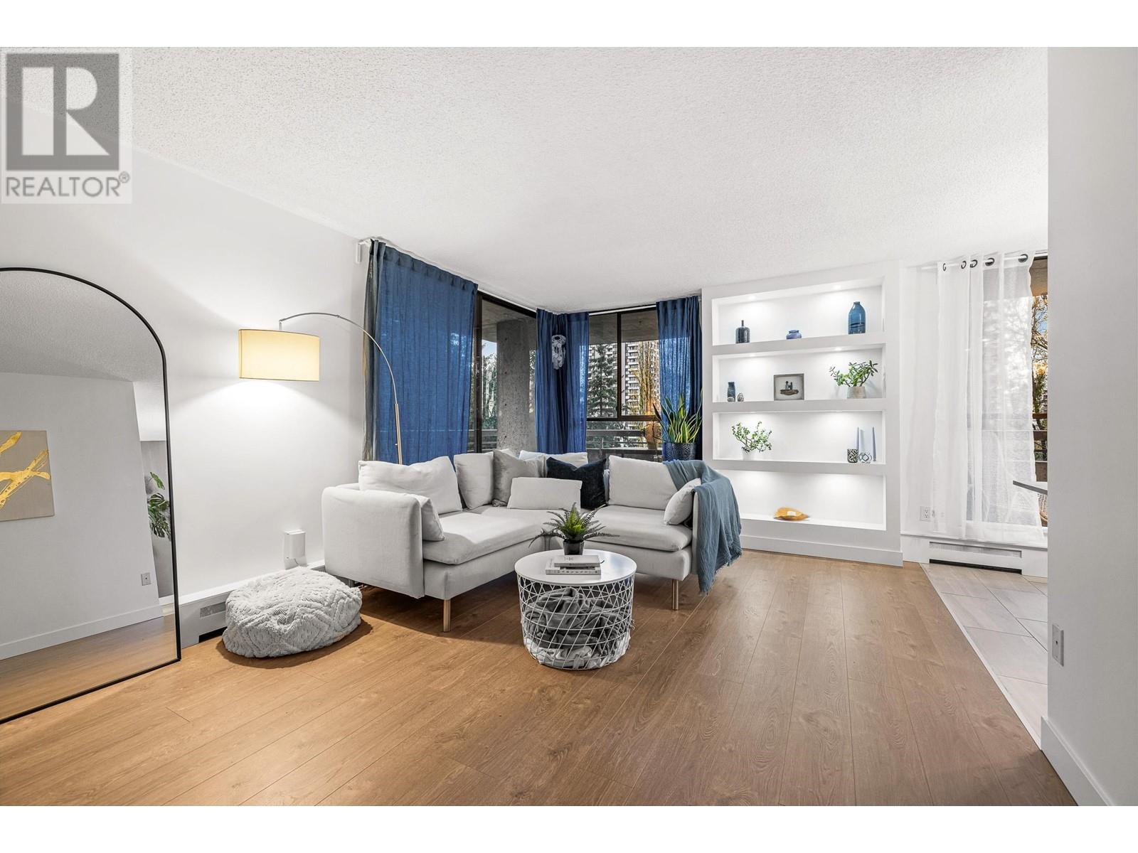 Listing Picture 2 of 35 : 603 3737 BARTLETT COURT, Burnaby / 本拿比 - 魯藝地產 Yvonne Lu Group - MLS Medallion Club Member