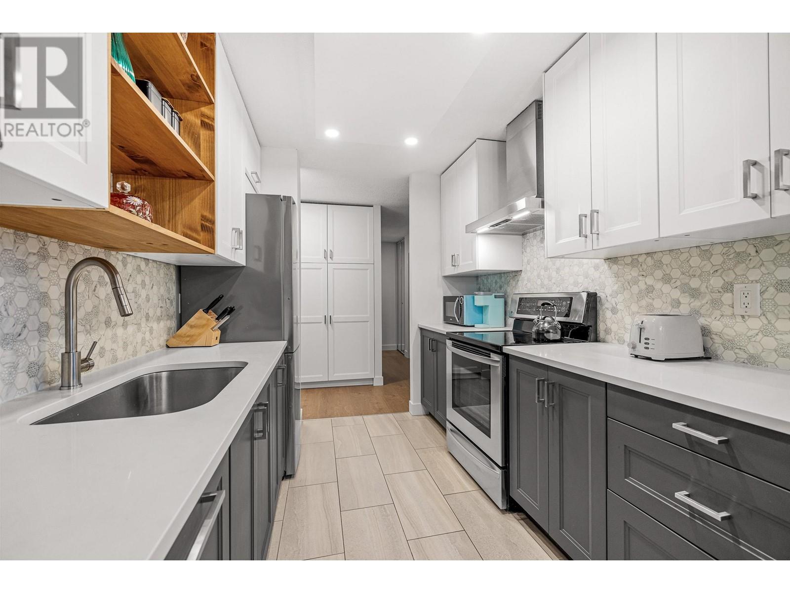 Listing Picture 7 of 35 : 603 3737 BARTLETT COURT, Burnaby / 本拿比 - 魯藝地產 Yvonne Lu Group - MLS Medallion Club Member