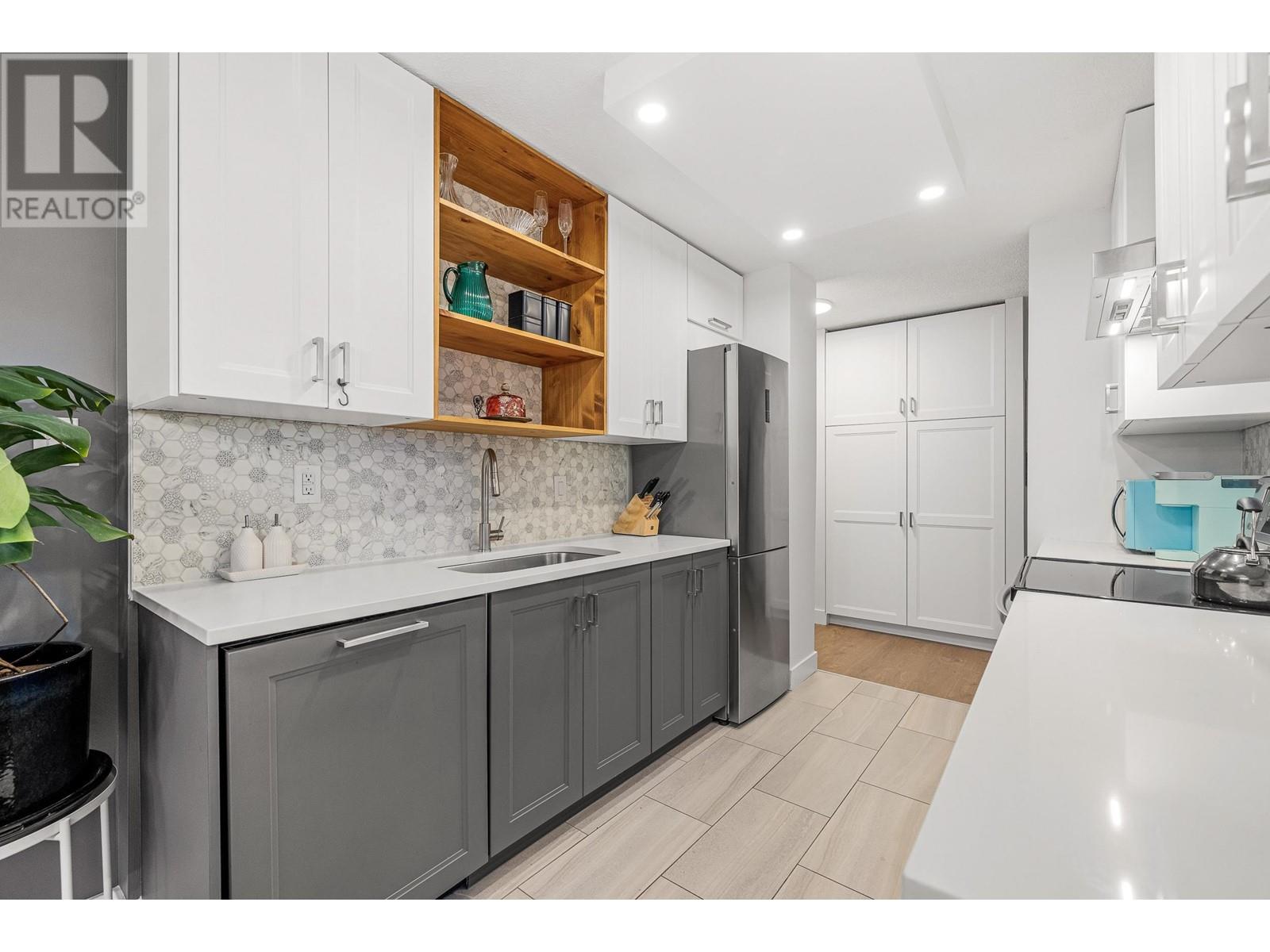 Listing Picture 8 of 35 : 603 3737 BARTLETT COURT, Burnaby / 本拿比 - 魯藝地產 Yvonne Lu Group - MLS Medallion Club Member