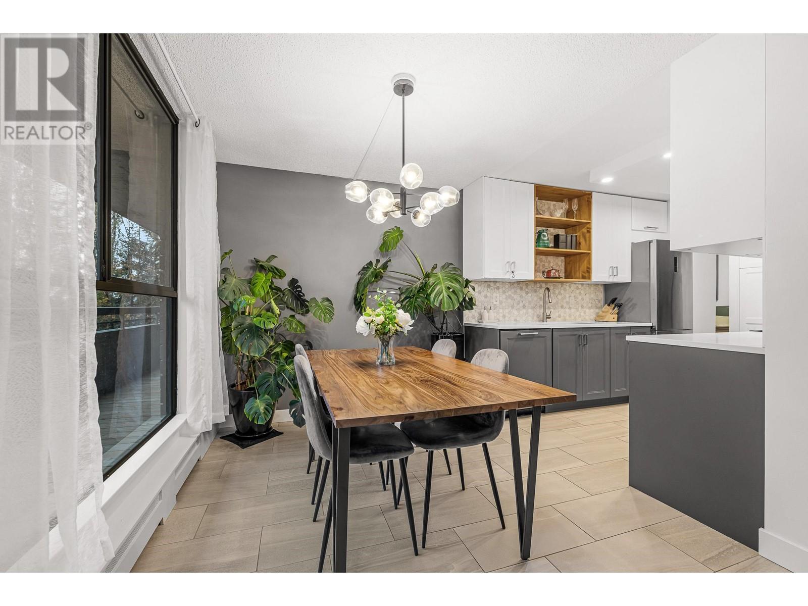 Listing Picture 4 of 35 : 603 3737 BARTLETT COURT, Burnaby / 本拿比 - 魯藝地產 Yvonne Lu Group - MLS Medallion Club Member