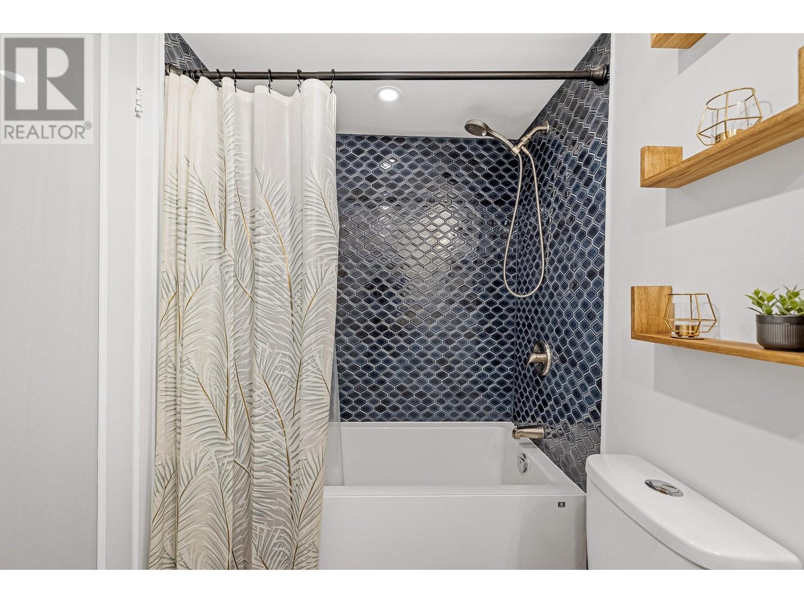 Listing Picture 16 of 35 : 603 3737 BARTLETT COURT, Burnaby / 本拿比 - 魯藝地產 Yvonne Lu Group - MLS Medallion Club Member