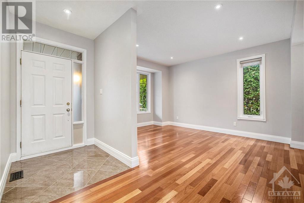 50 Laxford Drive, Ottawa, Ontario  K2K 3H7 - Photo 3 - X10419188