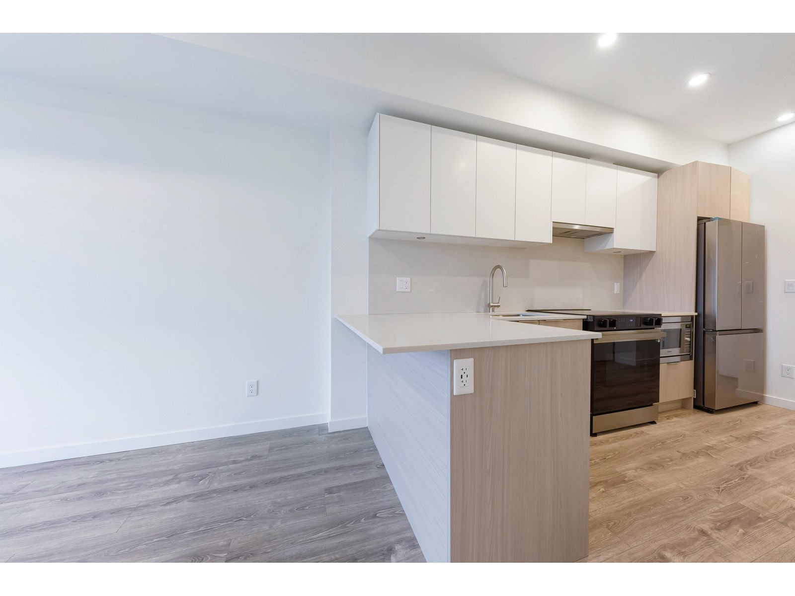 E607 10829 E 140 Street, Surrey, British Columbia  V3R 0H4 - Photo 5 - R2943610