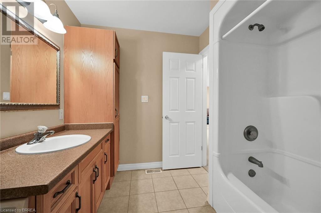 385 Park Road N Unit# 15, Brantford, Ontario  N3R 0A1 - Photo 25 - 40648231