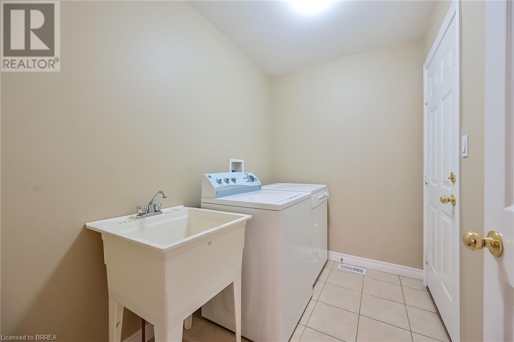 385 Park Road N Unit# 15, Brantford, Ontario  N3R 0A1 - Photo 26 - 40648231