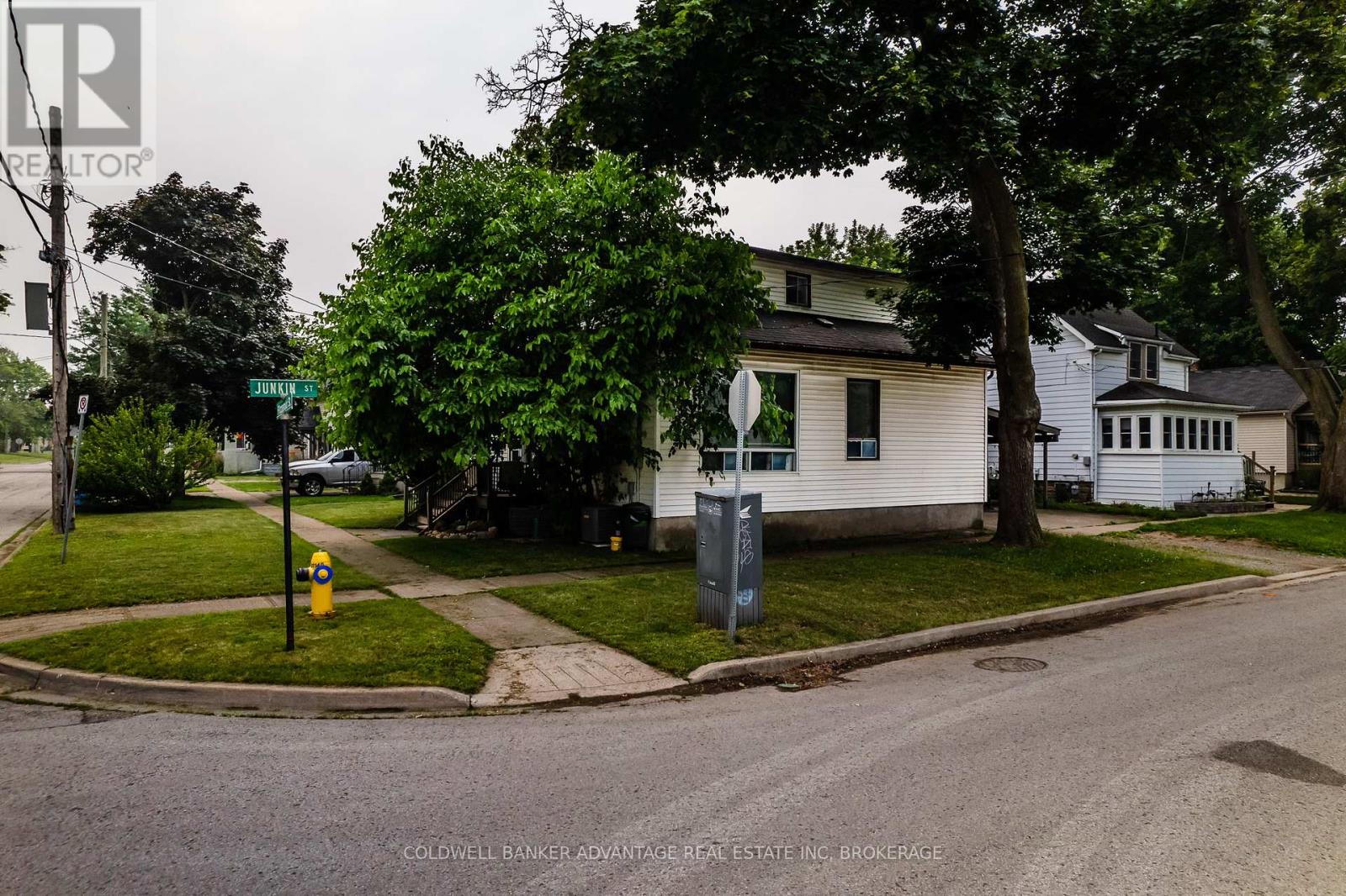 27 Fitzgerald Street, St. Catharines, Ontario  L2R 4B4 - Photo 2 - X10425204