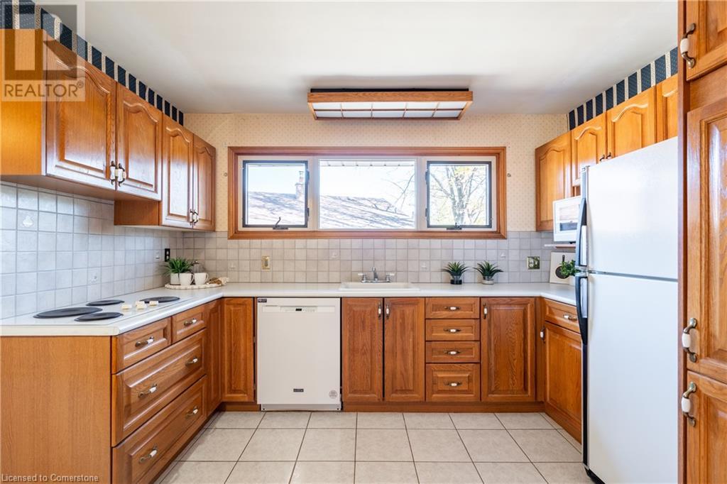 9 Thomson Court, Hamilton, Ontario  L8V 3C1 - Photo 8 - 40677021