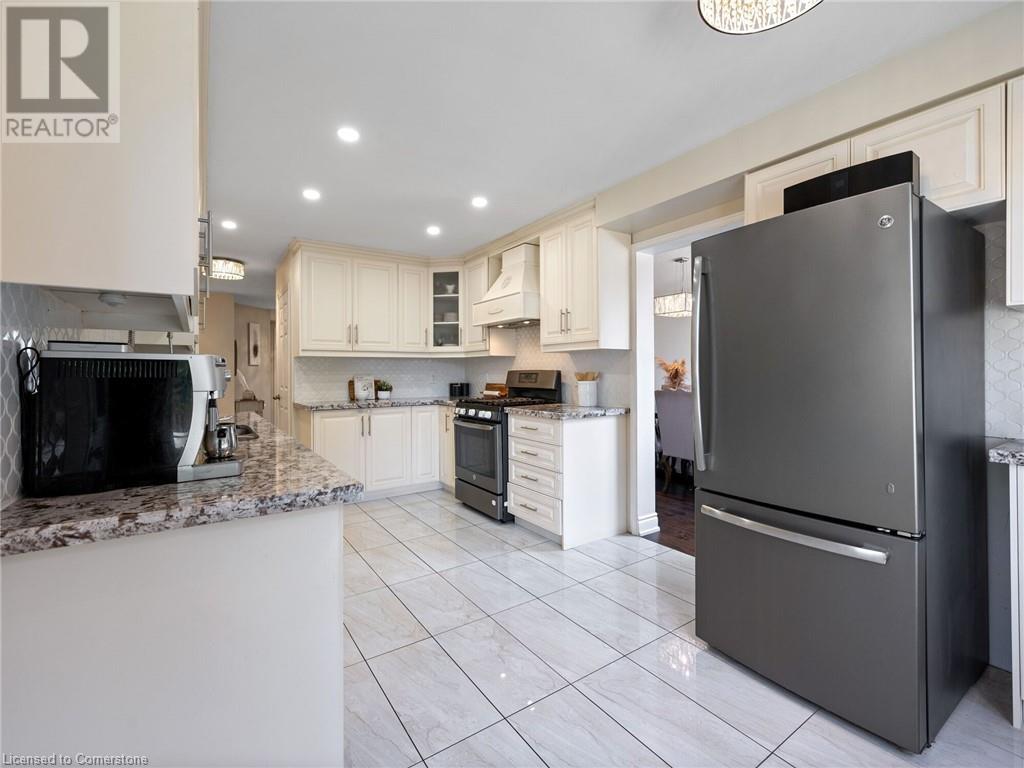 3 Borodino Court, Hamilton, Ontario  L9B 2E8 - Photo 15 - 40677855