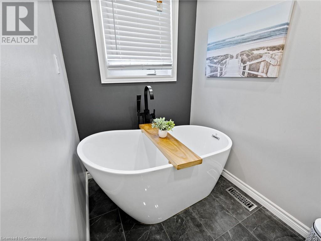 3 Borodino Court, Hamilton, Ontario  L9B 2E8 - Photo 28 - 40677855
