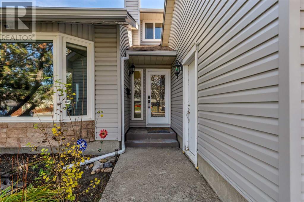 28 Bermondsey Rise Nw, Calgary, Alberta  T3K 1T9 - Photo 3 - A2171867