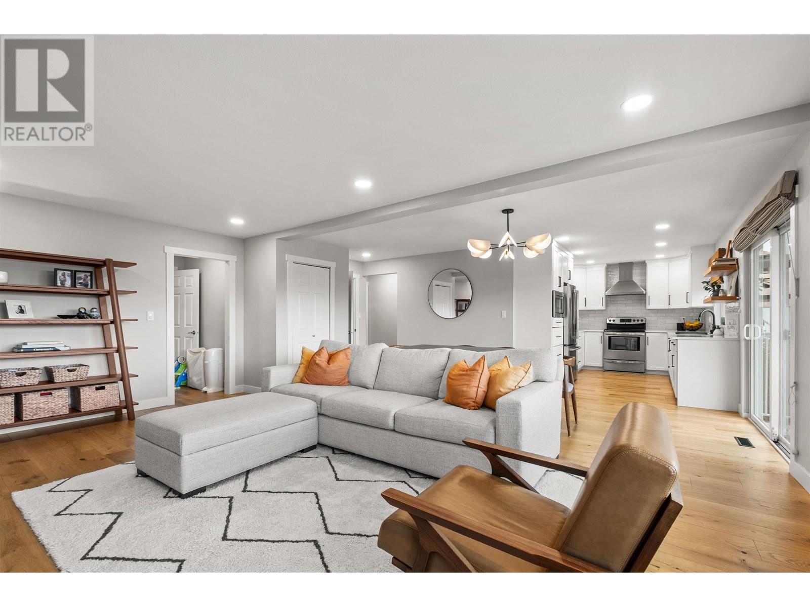 515 Tempe Crescent, North Vancouver, British Columbia V7N 1E7 - Photo 5 - R2944502