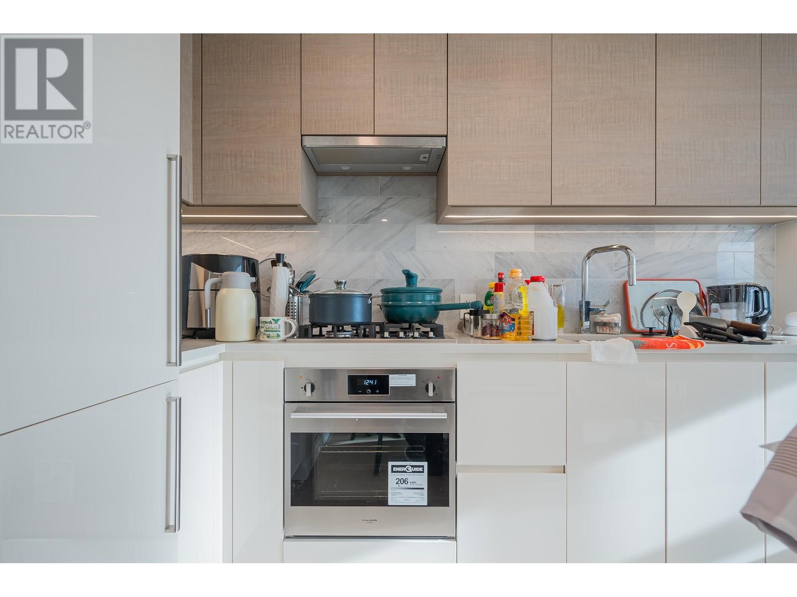 Listing Picture 15 of 40 : 1401 2186 GILMORE AVENUE, Burnaby / 本拿比 - 魯藝地產 Yvonne Lu Group - MLS Medallion Club Member