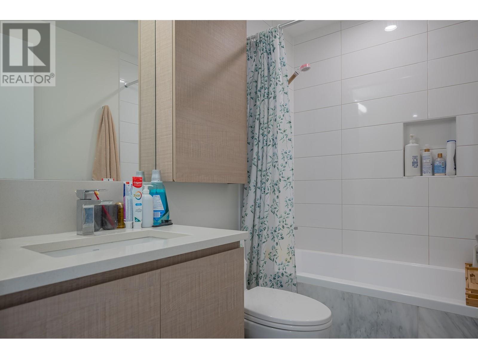 Listing Picture 22 of 40 : 1401 2186 GILMORE AVENUE, Burnaby / 本拿比 - 魯藝地產 Yvonne Lu Group - MLS Medallion Club Member