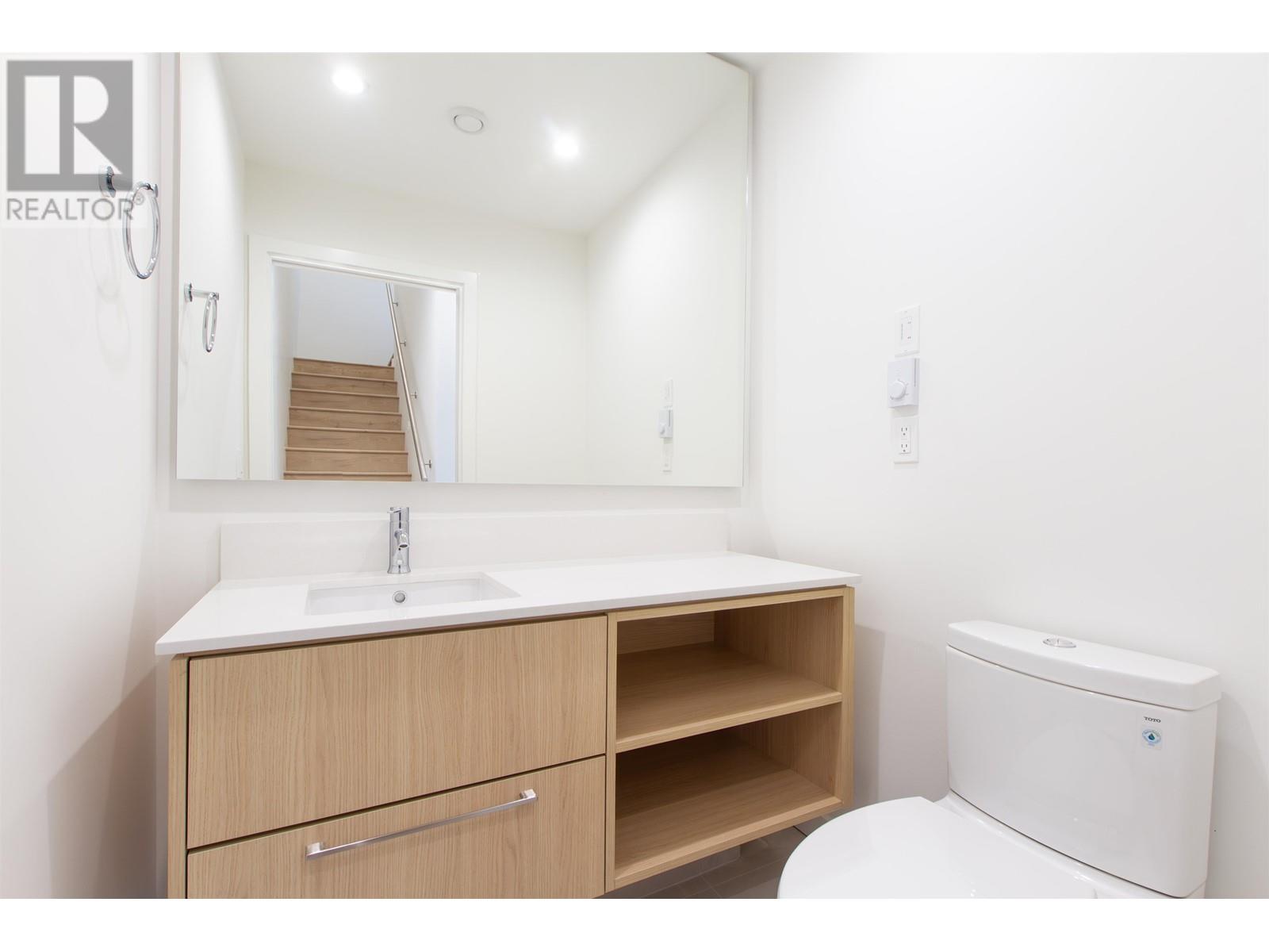 9 40809 THE CRESCENT