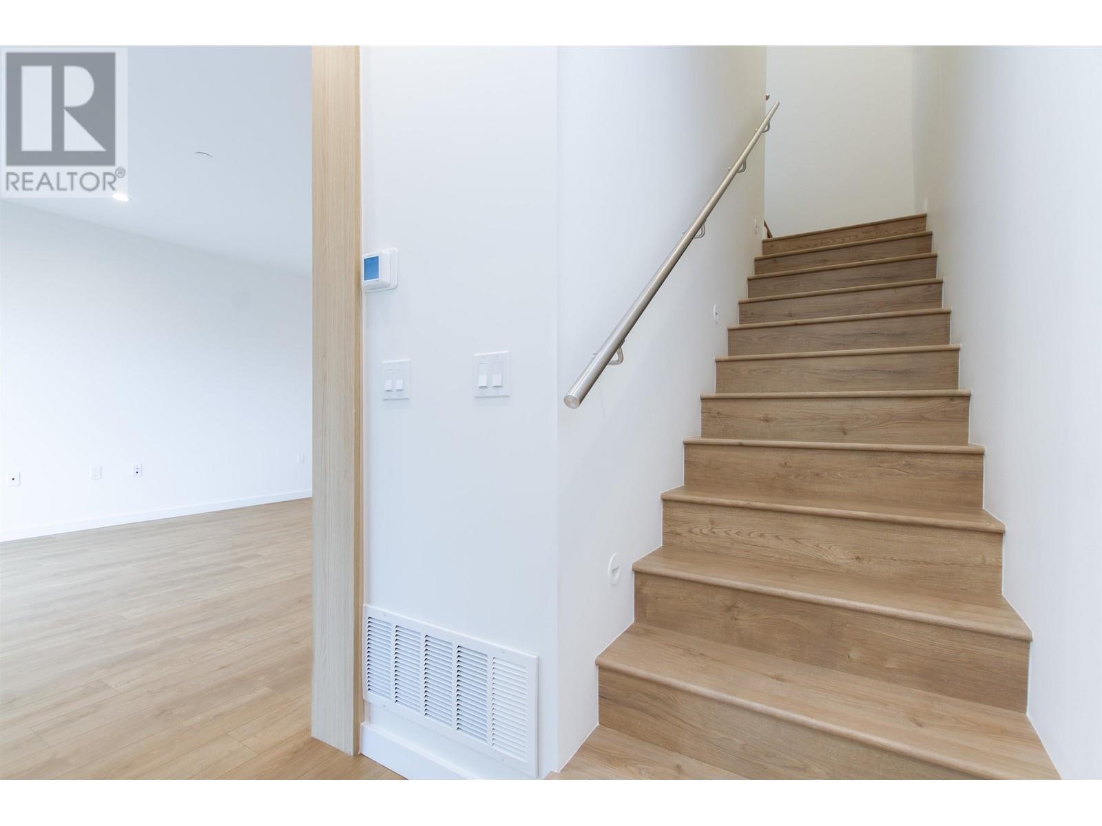 9 40809 THE CRESCENT