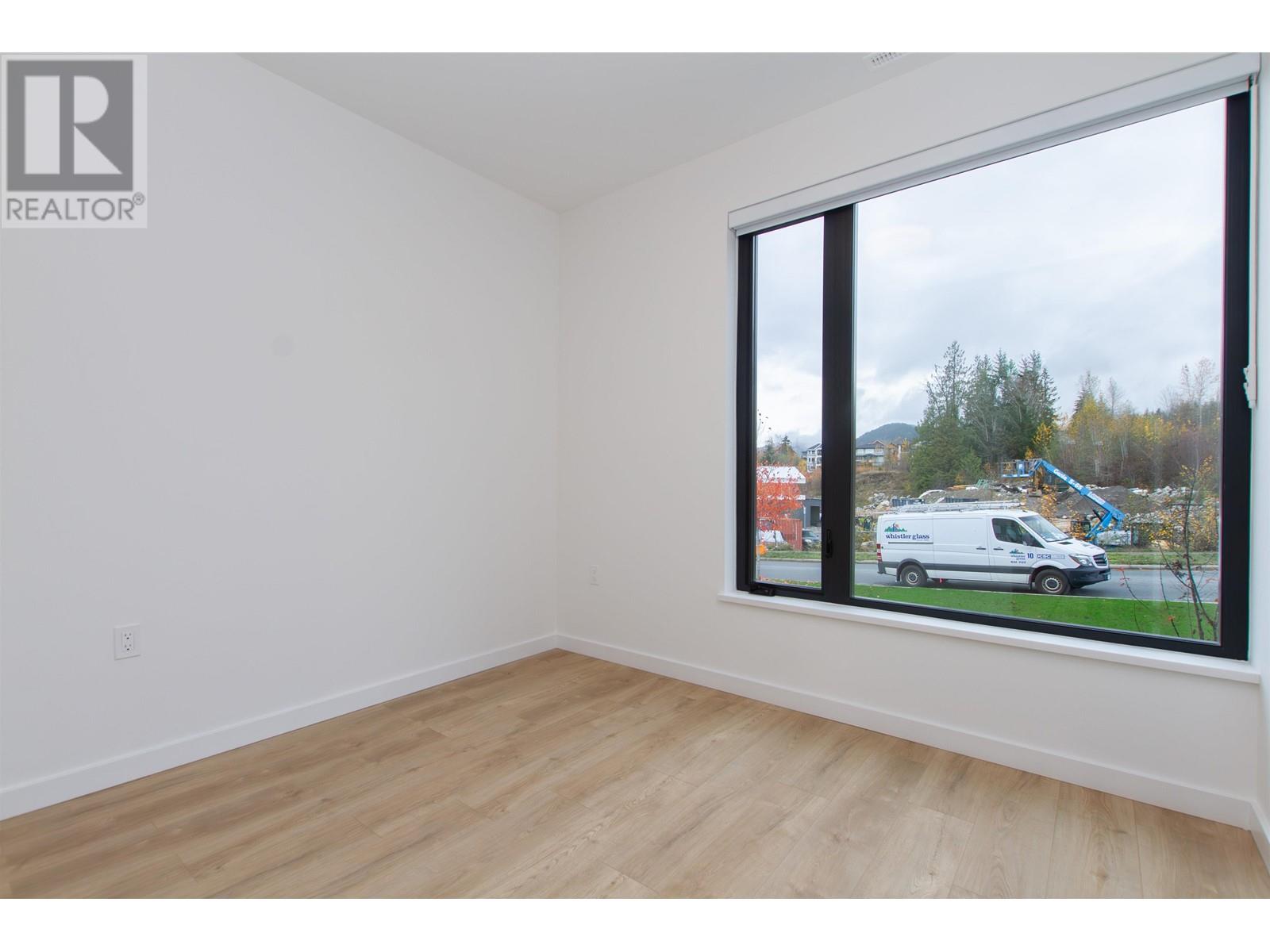 9 40809 THE CRESCENT