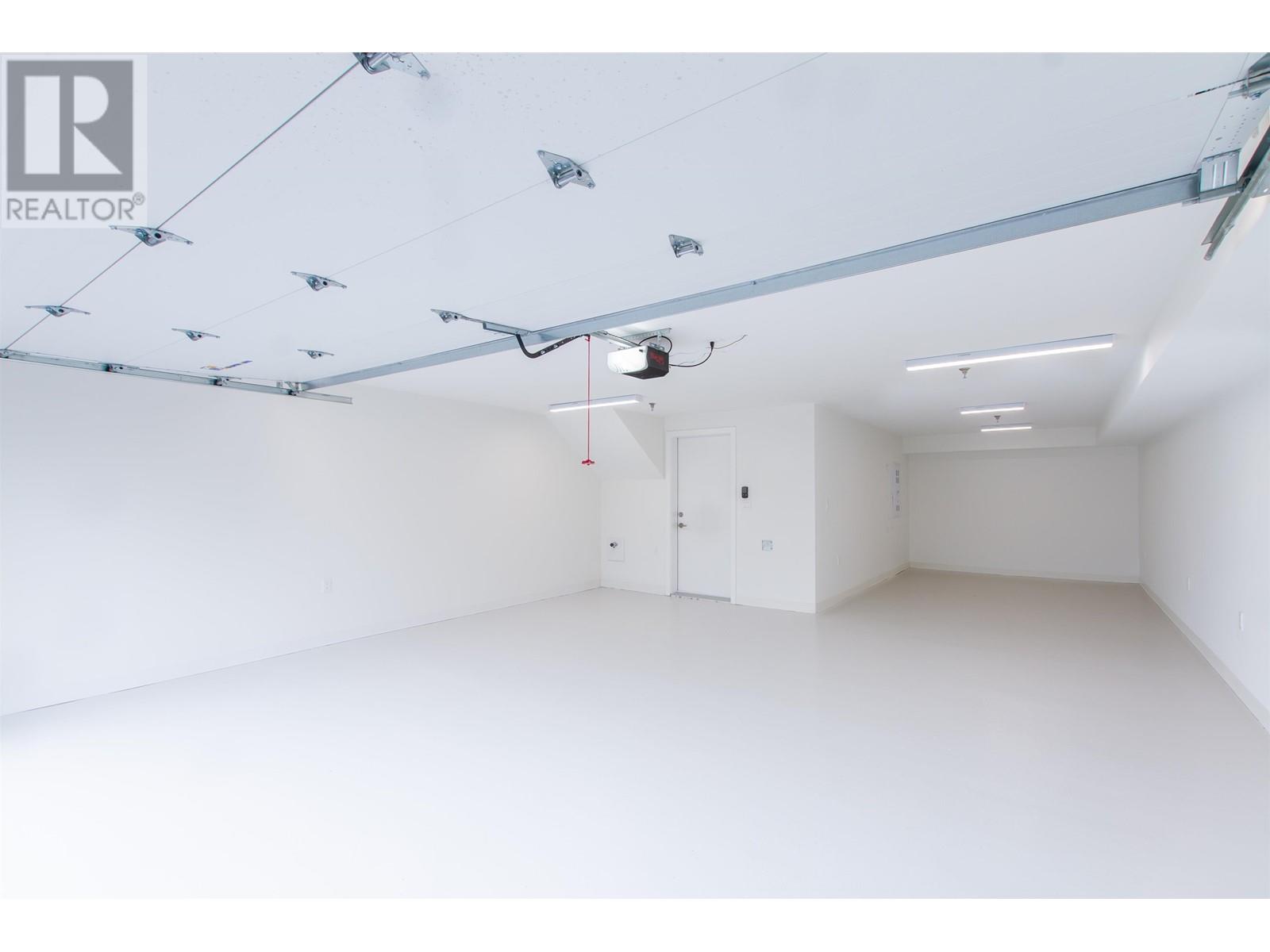 9 40809 THE CRESCENT