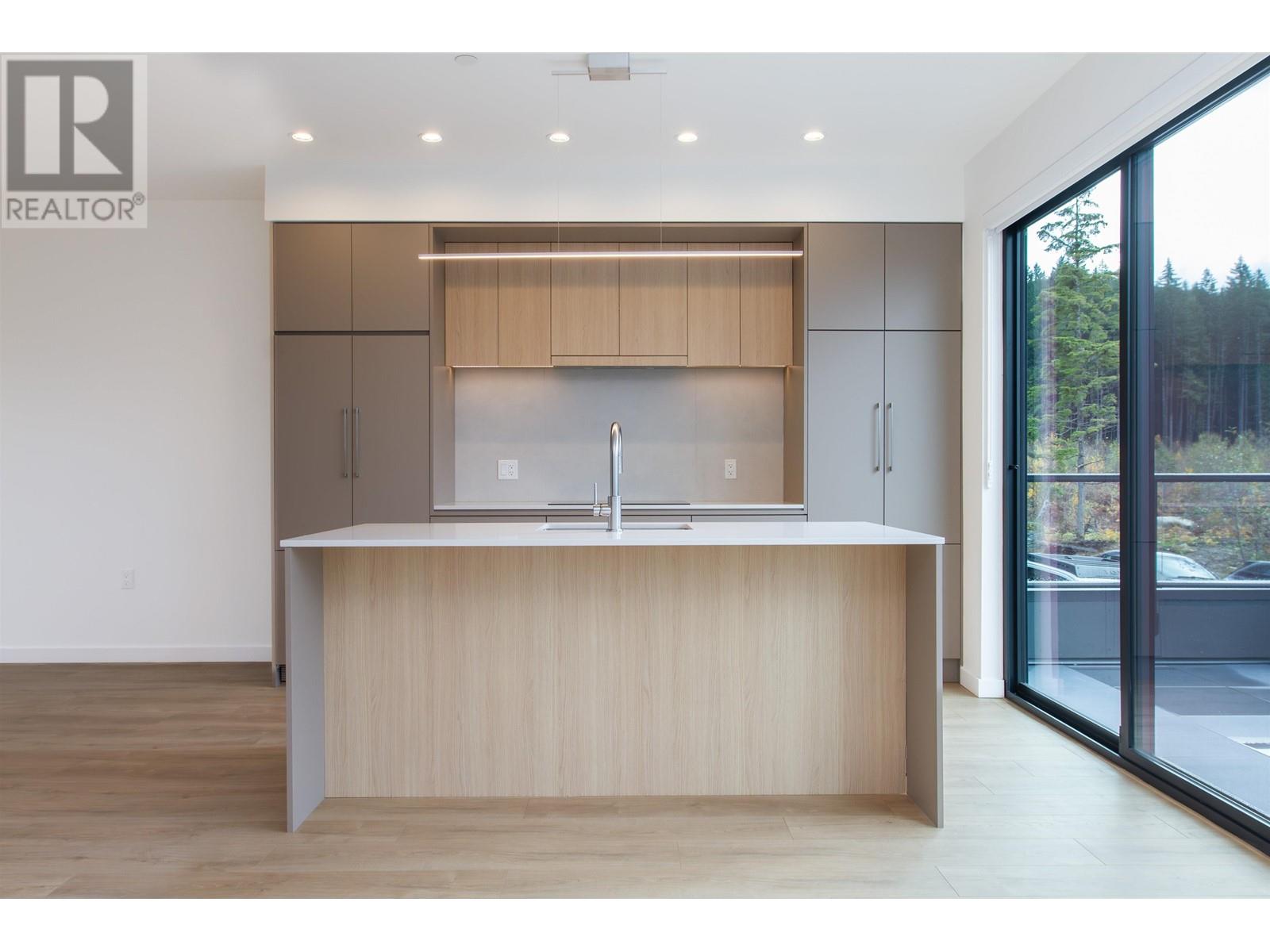 9 40809 THE CRESCENT