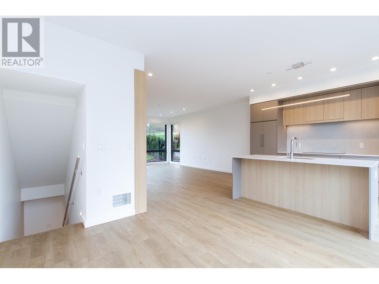 9 40809 THE CRESCENT