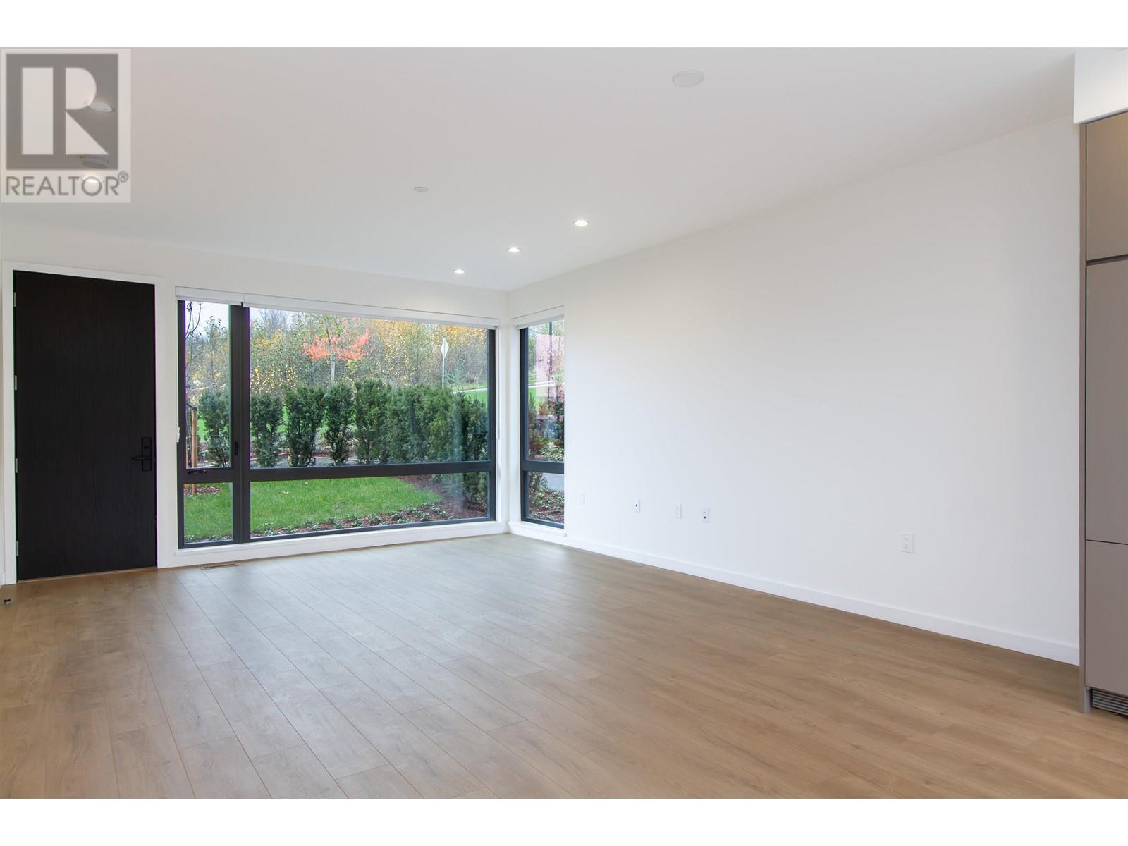 9 40809 THE CRESCENT