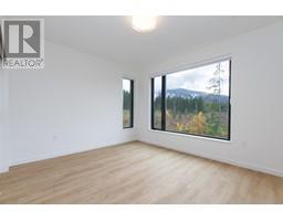 9 40809 THE CRESCENT