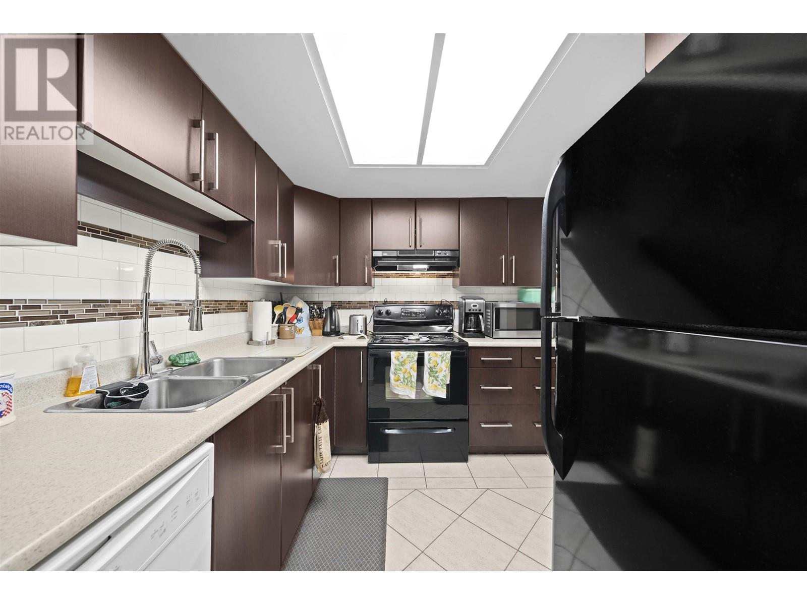 416 2915 Glen Drive, Coquitlam, British Columbia  V3B 7H8 - Photo 3 - R2944774