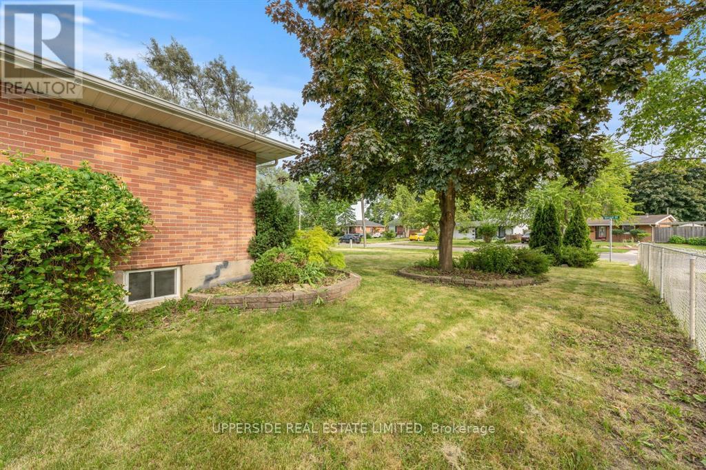 Property at 8 MAYFAIR DRIVE image 2