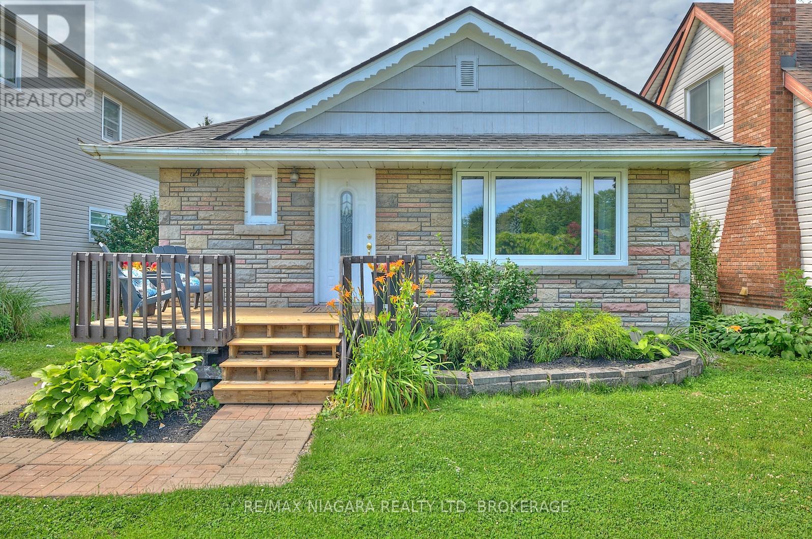 12 Cliff Road, St. Catharines, Ontario  L2R 3W1 - Photo 1 - X9398794