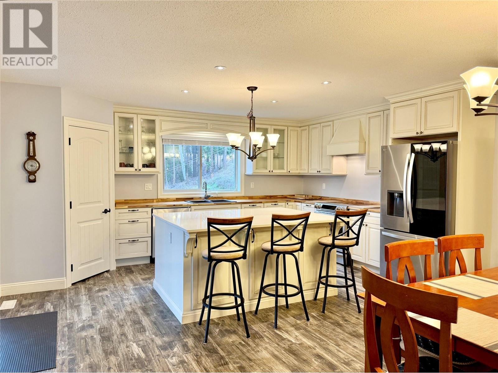 565 Clearwater Valley Road, Clearwater, British Columbia